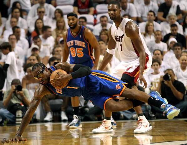 12年热火vs尼克斯G2，传奇对决的燃情瞬间